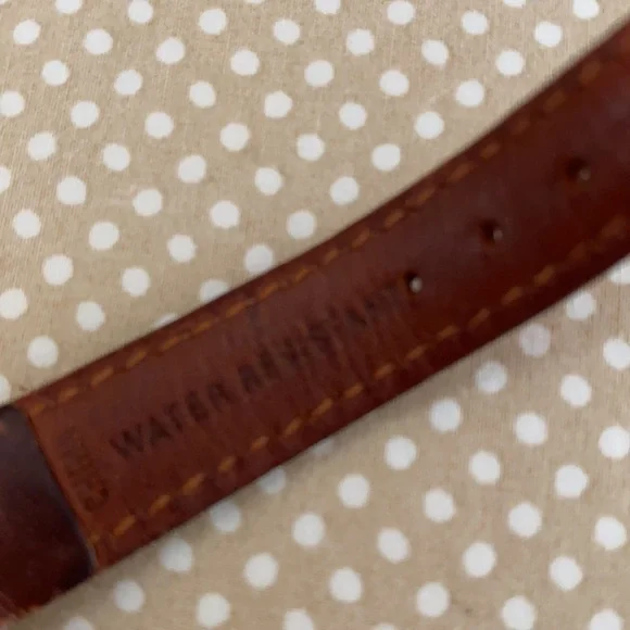 Vintage Guess watch with leather strap - Picture 7 of 12